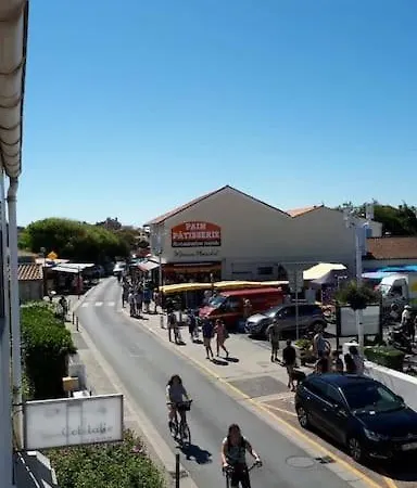 L'embellie Au Coeur Du Village De